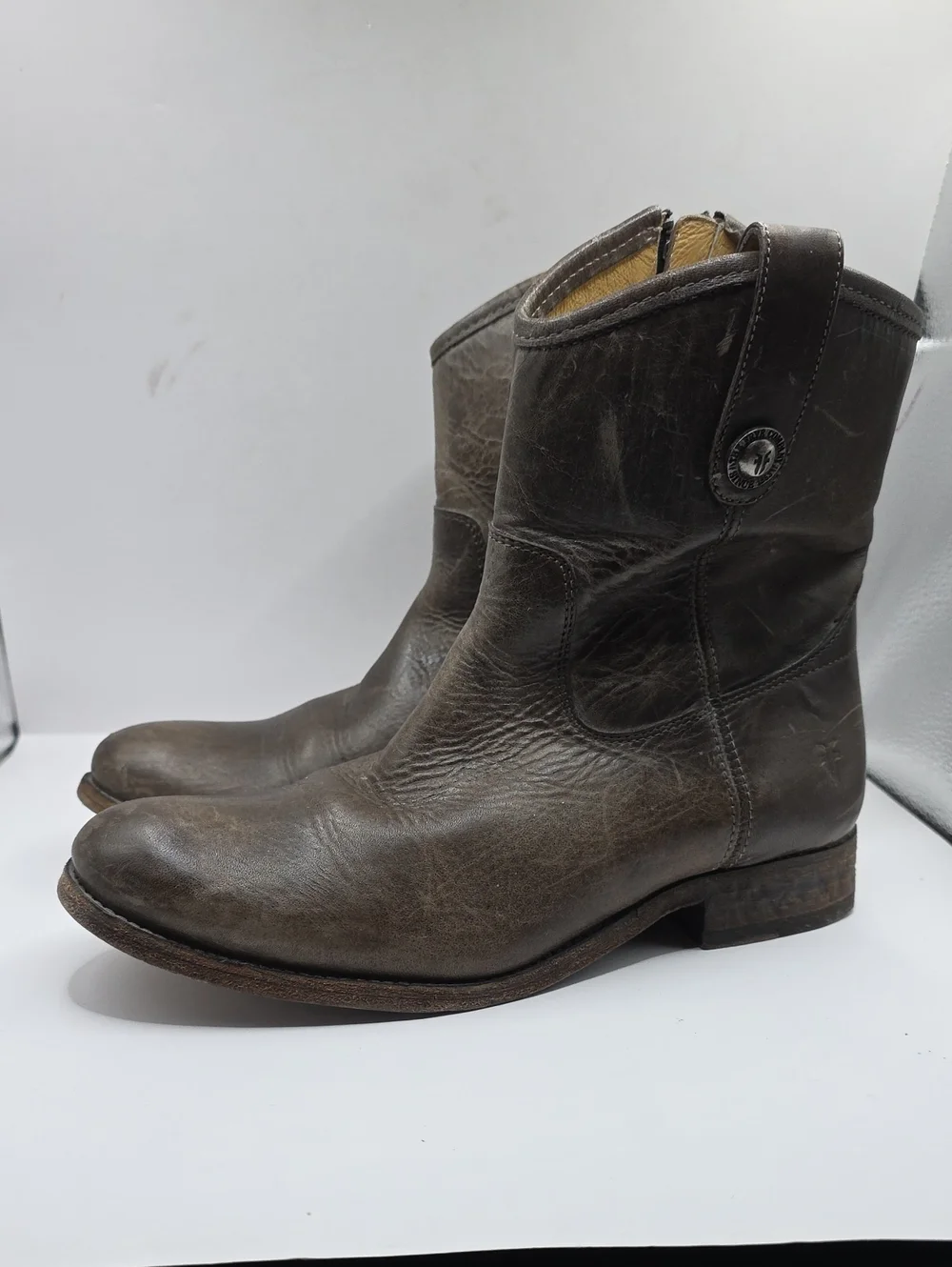 Frye Boots Melissa Button Short Womens 7.5B